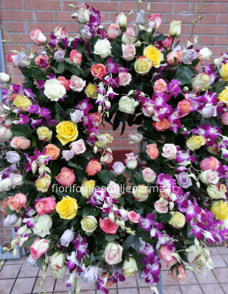 Corona funebre con tipo fiori da concordare